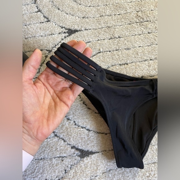 Cheeky Victoria’s secret bottom swim - Picture 2 of 4